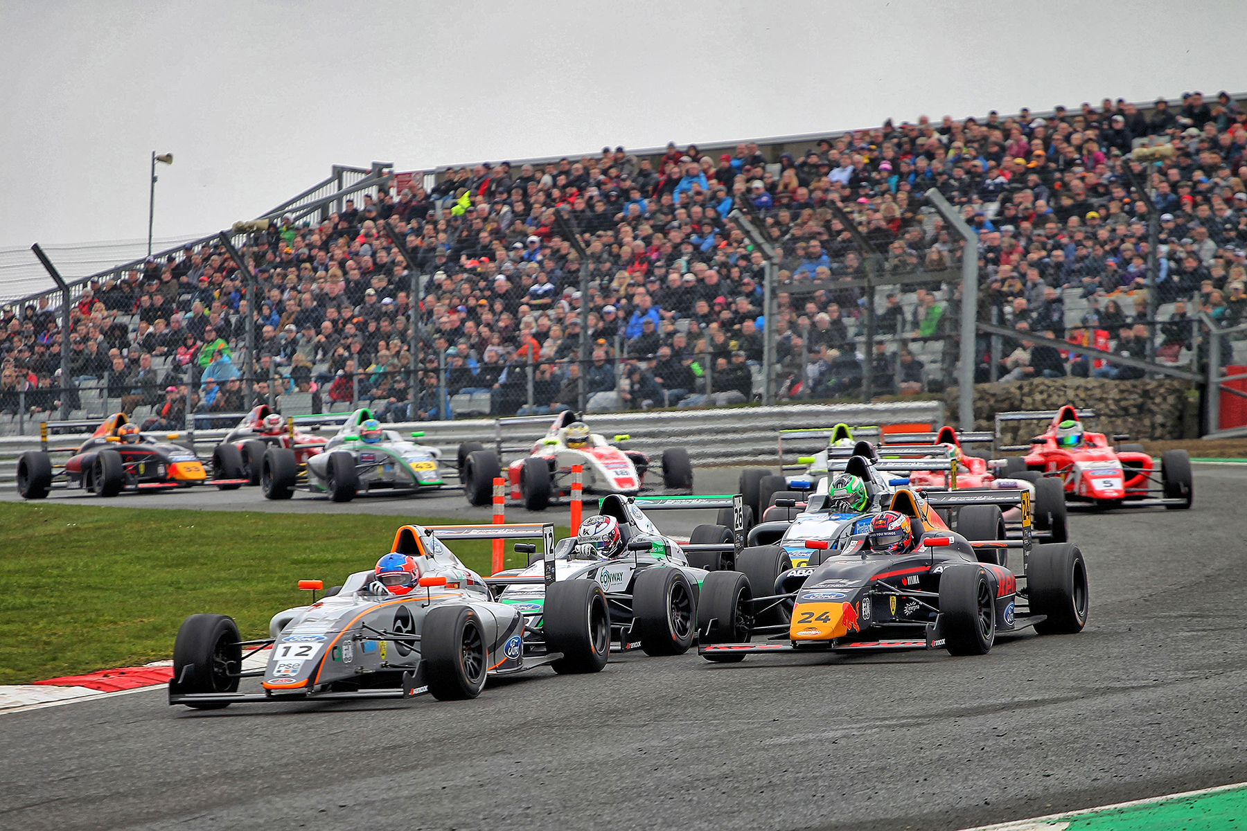 Start of the race Ayrton Simmons (GBR) JHR  leads