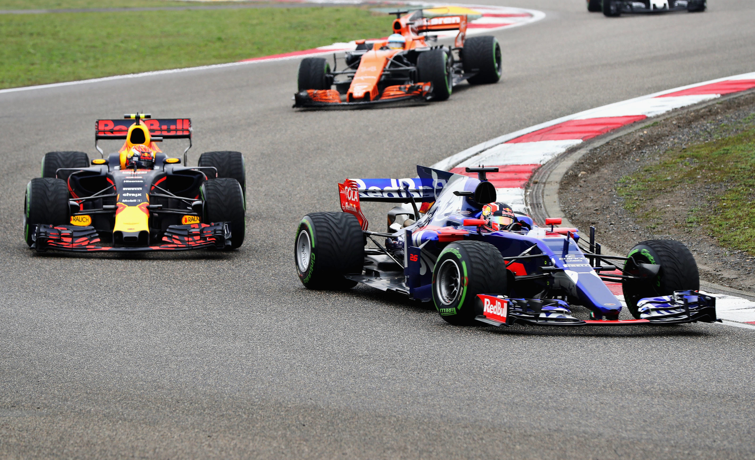 Daniil Kvyat, Max Verstappen – China – F1