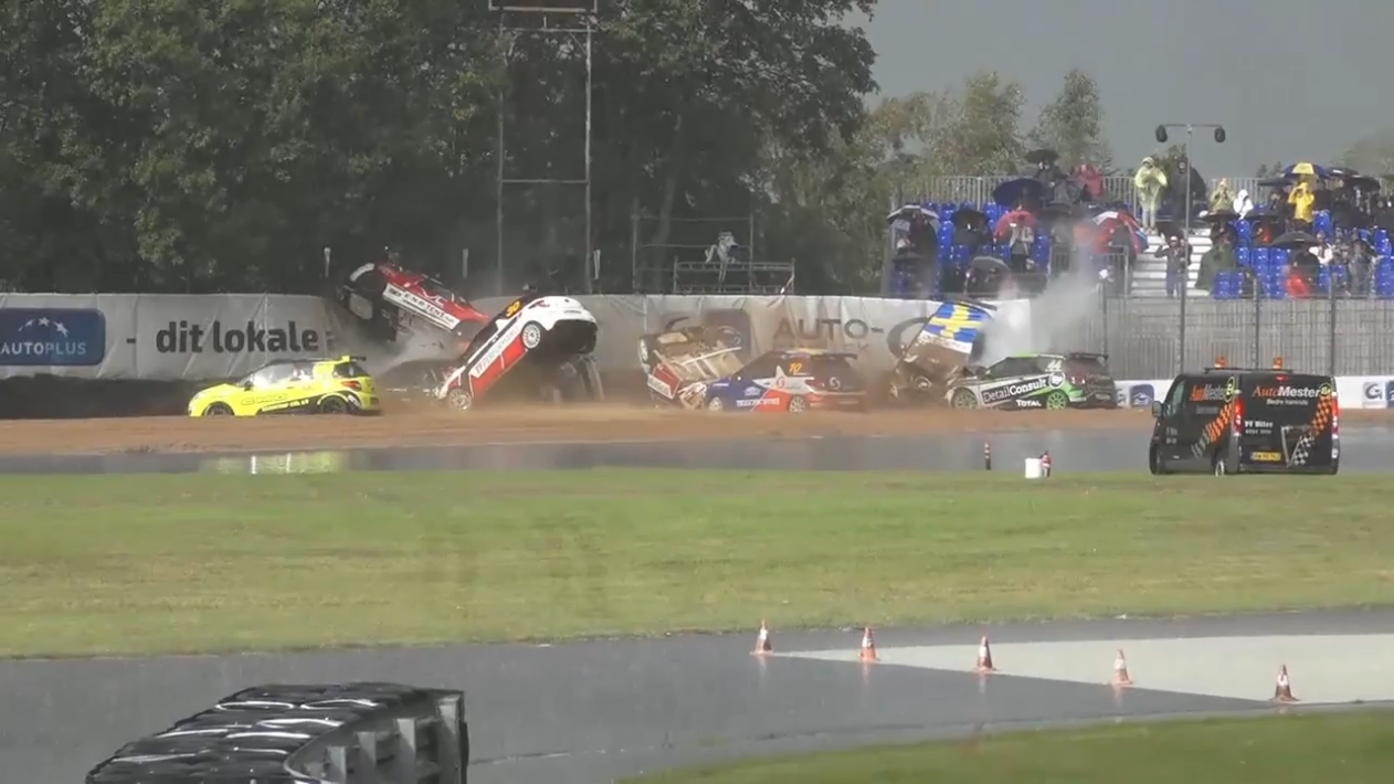 Citroen DS3 Pileup